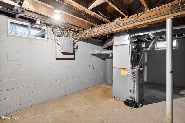 18 Anthony Lane, Colonie, NY 12205