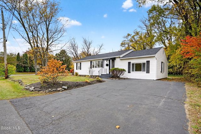 18 Anthony Lane, Colonie, NY 12205