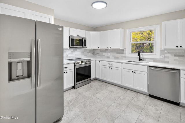 18 Anthony Lane, Colonie, NY 12205