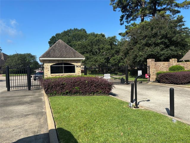 901 Longmire Rd, Conroe, TX 77304