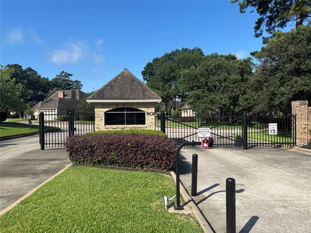 901 Longmire Rd, Conroe, TX 77304