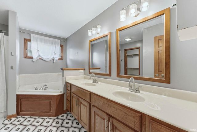 8521 Forsythia Court, Fort Wayne, IN 46818