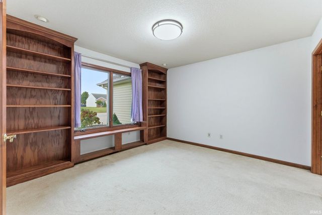 8521 Forsythia Court, Fort Wayne, IN 46818
