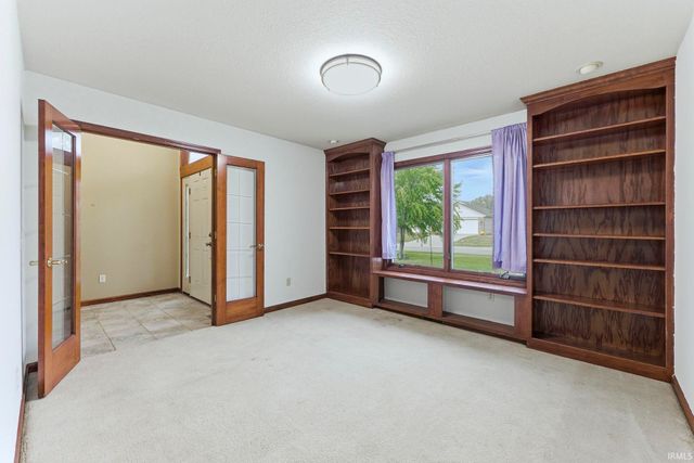 8521 Forsythia Court, Fort Wayne, IN 46818