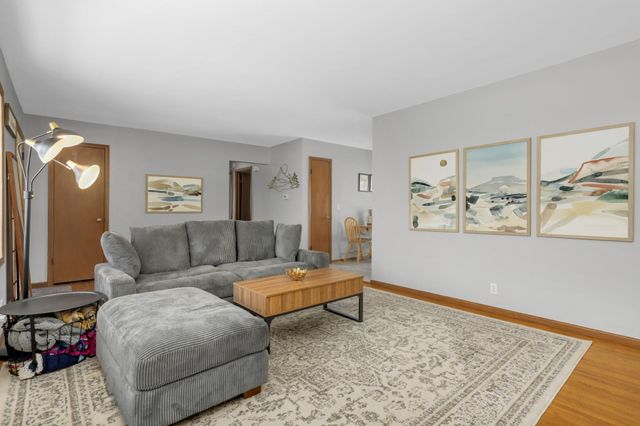 4957 Virginia Avenue N, New Hope, MN 55428