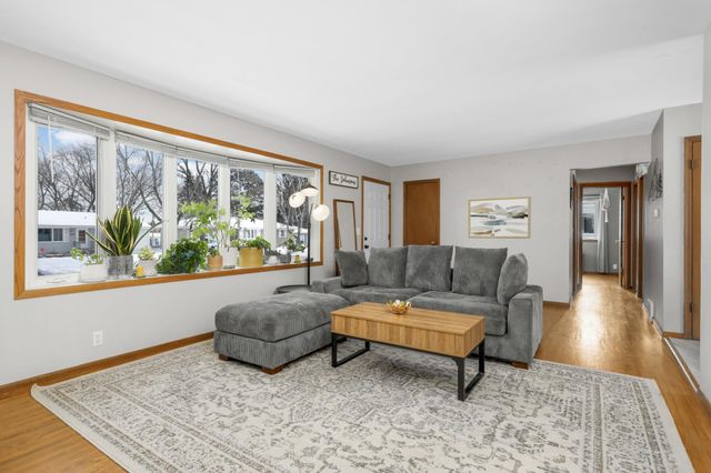 4957 Virginia Avenue N, New Hope, MN 55428