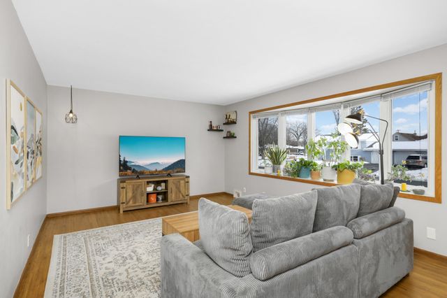 4957 Virginia Avenue N, New Hope, MN 55428