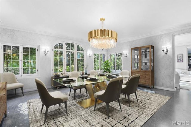 8 Carrswold Drive, Clayton, MO 63105