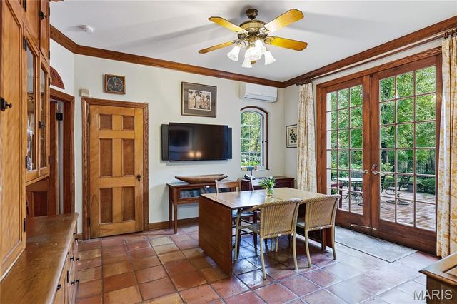 8 Carrswold Drive, Clayton, MO 63105