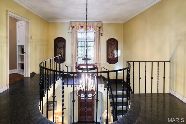 8 Carrswold Drive, Clayton, MO 63105