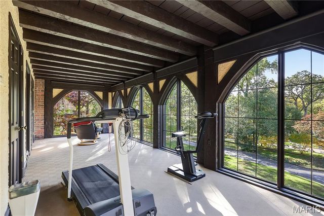 8 Carrswold Drive, Clayton, MO 63105