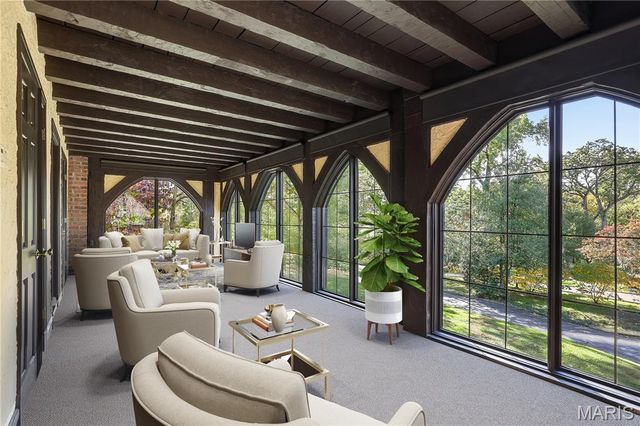 8 Carrswold Drive, Clayton, MO 63105