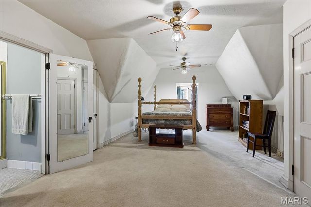 8 Carrswold Drive, Clayton, MO 63105