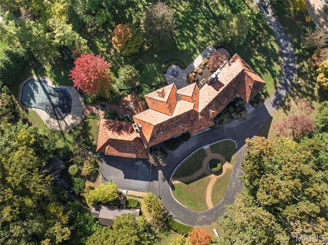 8 Carrswold Drive, Clayton, MO 63105