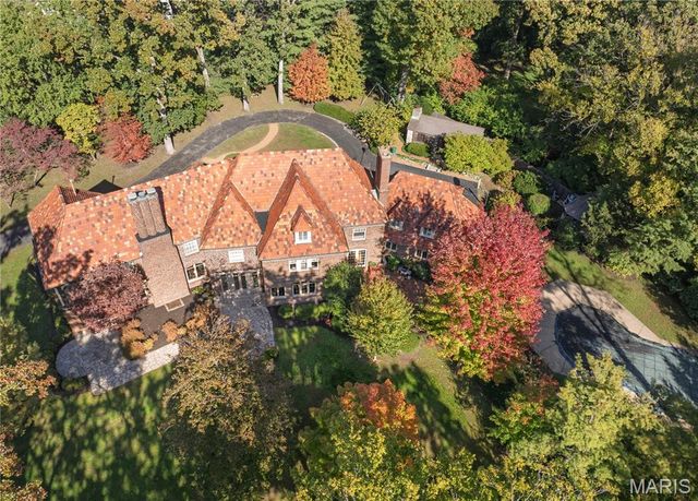 8 Carrswold Drive, Clayton, MO 63105