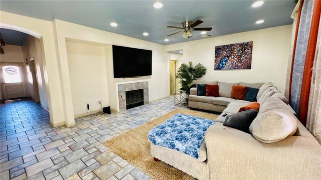 6115 Cloud Peak Court, Bakersfield, CA 93313