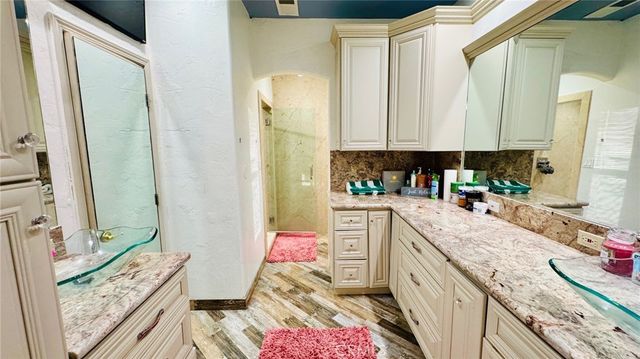 6115 Cloud Peak Court, Bakersfield, CA 93313