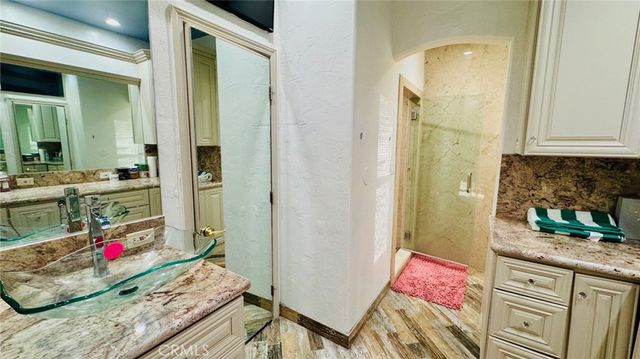 6115 Cloud Peak Court, Bakersfield, CA 93313