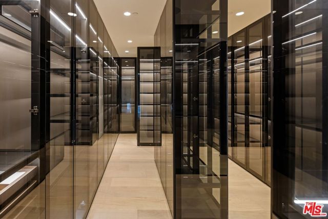 2180 Stradella Road, Los Angeles, CA 90077