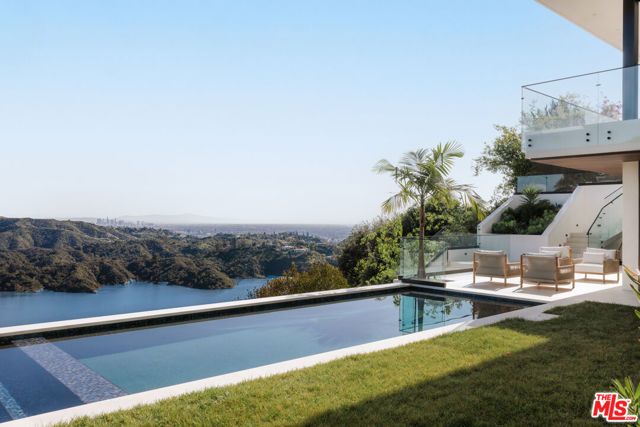 2180 Stradella Road, Los Angeles, CA 90077