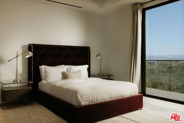 2180 Stradella Road, Los Angeles, CA 90077