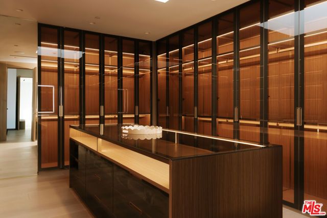 2180 Stradella Road, Los Angeles, CA 90077