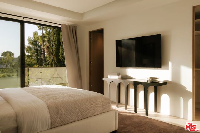 2180 Stradella Road, Los Angeles, CA 90077