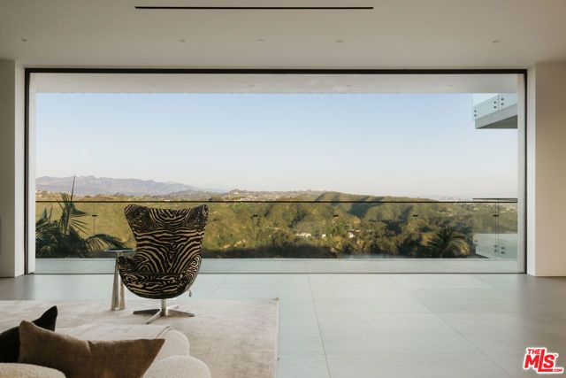 2180 Stradella Road, Los Angeles, CA 90077