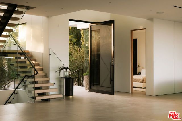 2180 Stradella Road, Los Angeles, CA 90077