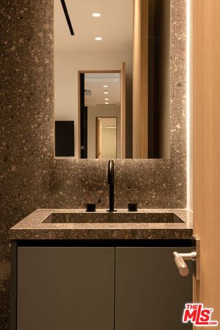 2180 Stradella Road, Los Angeles, CA 90077