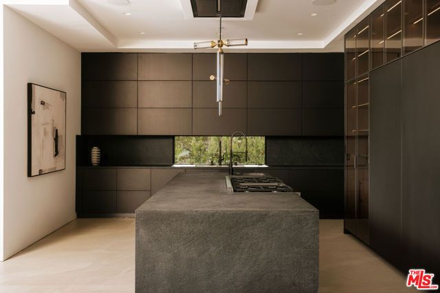 2180 Stradella Road, Los Angeles, CA 90077