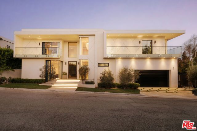 2180 Stradella Road, Los Angeles, CA 90077