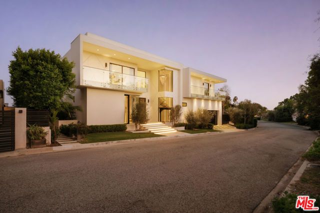 2180 Stradella Road, Los Angeles, CA 90077