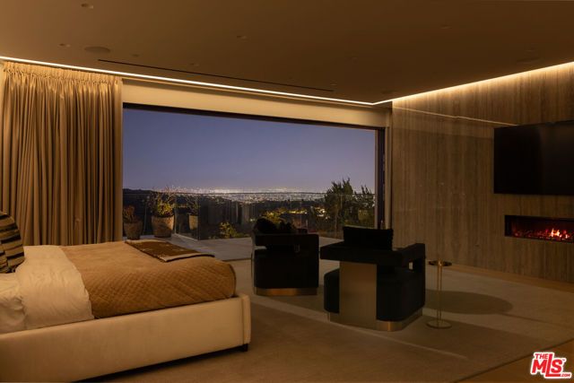 2180 Stradella Road, Los Angeles, CA 90077