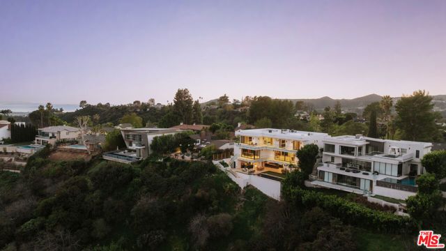 2180 Stradella Road, Los Angeles, CA 90077