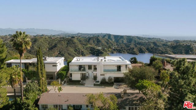 2180 Stradella Road, Los Angeles, CA 90077