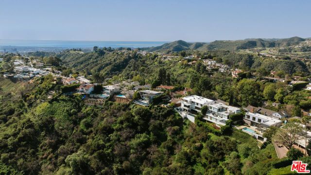 2180 Stradella Road, Los Angeles, CA 90077