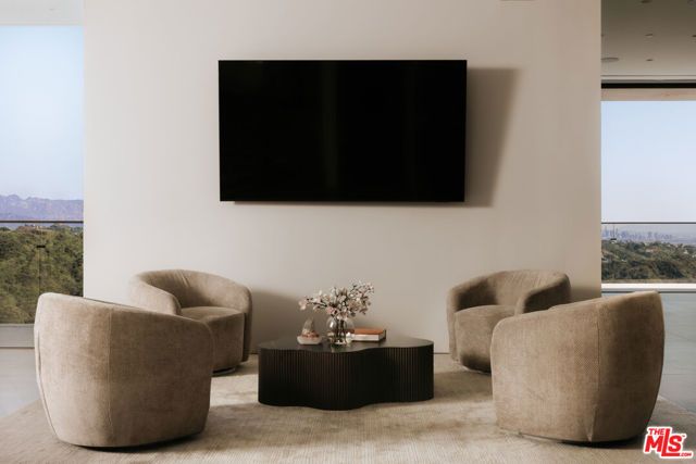 2180 Stradella Road, Los Angeles, CA 90077