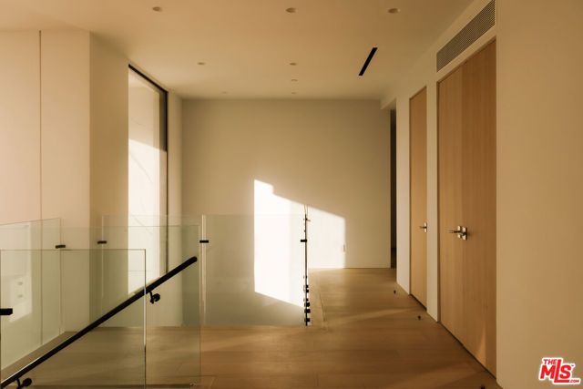 2180 Stradella Road, Los Angeles, CA 90077