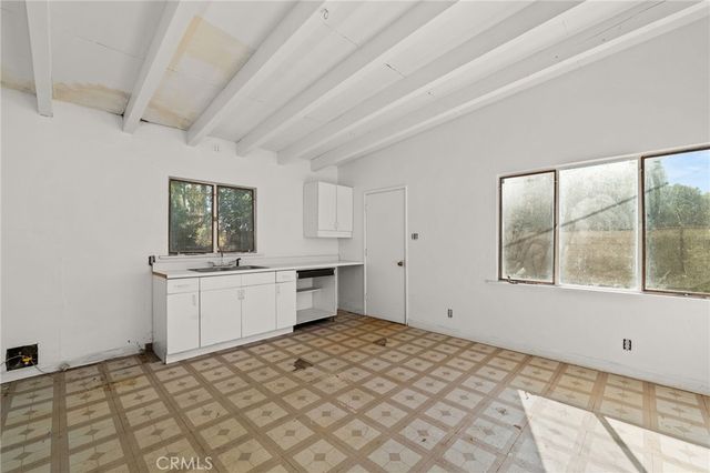 3024 Pine, Riverside, CA 92501