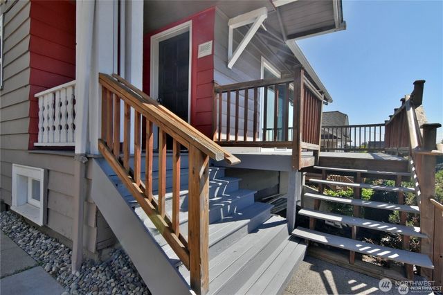 328 NE 52nd Street, Seattle, WA 98105