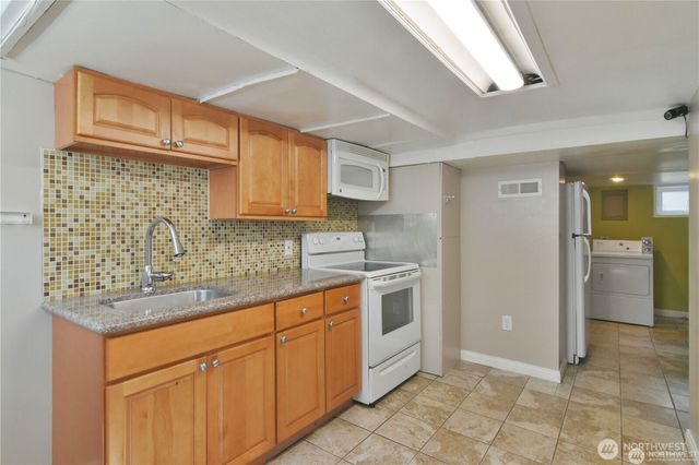 328 NE 52nd Street, Seattle, WA 98105