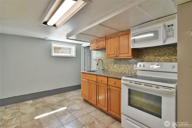 328 NE 52nd Street, Seattle, WA 98105