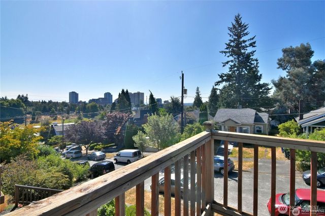 328 NE 52nd Street, Seattle, WA 98105