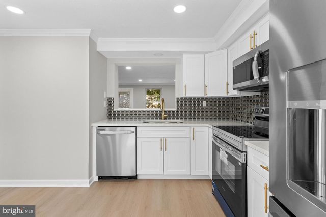 3 WOODLAND CT, Hamilton, NJ 08610