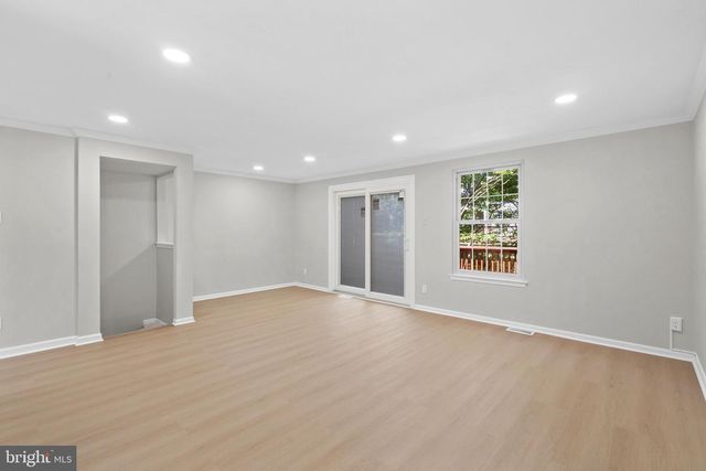 3 WOODLAND CT, Hamilton, NJ 08610
