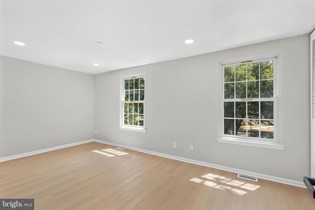 3 WOODLAND CT, Hamilton, NJ 08610