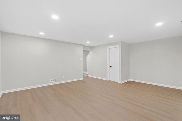 3 WOODLAND CT, Hamilton, NJ 08610