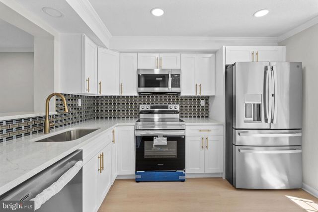 3 WOODLAND CT, Hamilton, NJ 08610