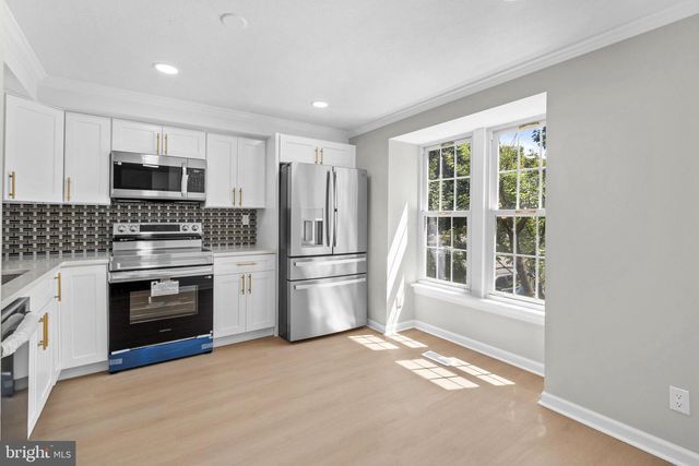 3 WOODLAND CT, Hamilton, NJ 08610